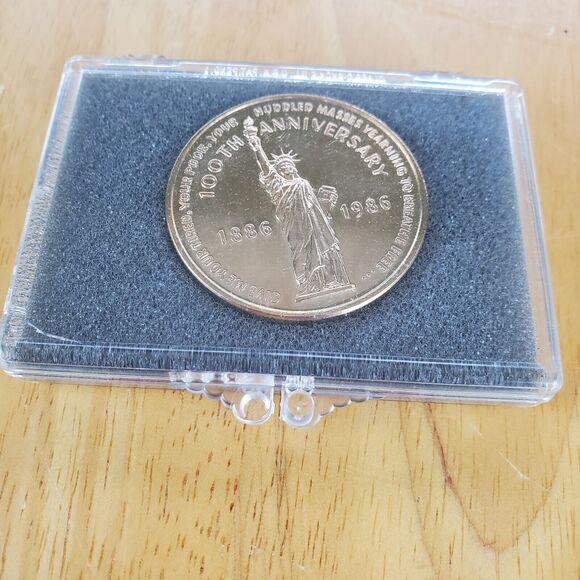 Statue Of Liberty 1986 100th Anniversary Metal Coin Souvenir With Padded Case - Picture 4 of 4